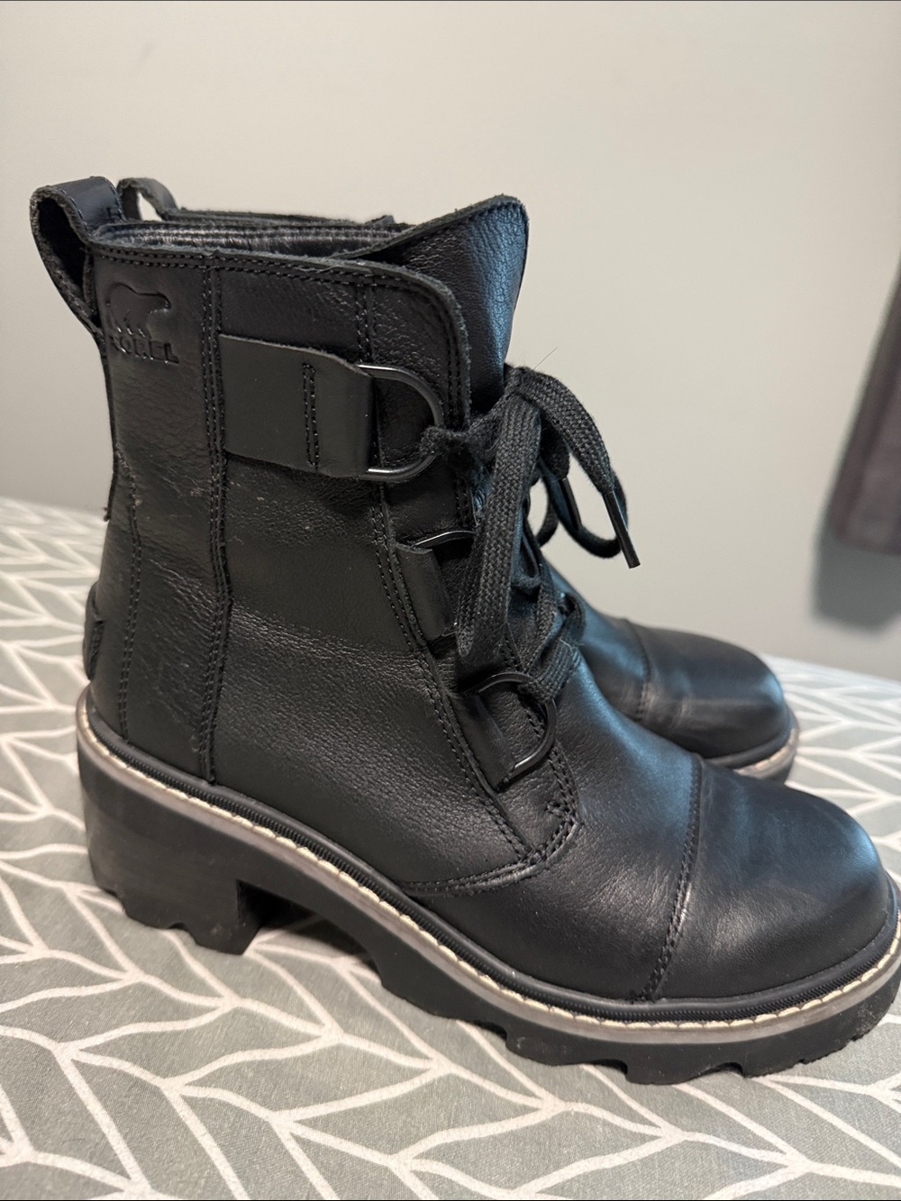 WATERPROOF Sorel Black Leather Lug-Heel Lace-Up Boots